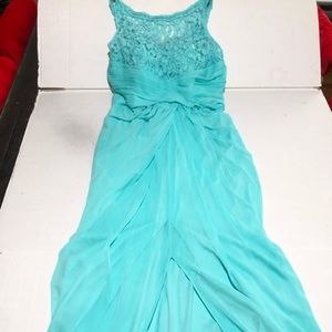 Davids Bridal Tiffany Blue Dress
Size 14
Dress has some tiny snags